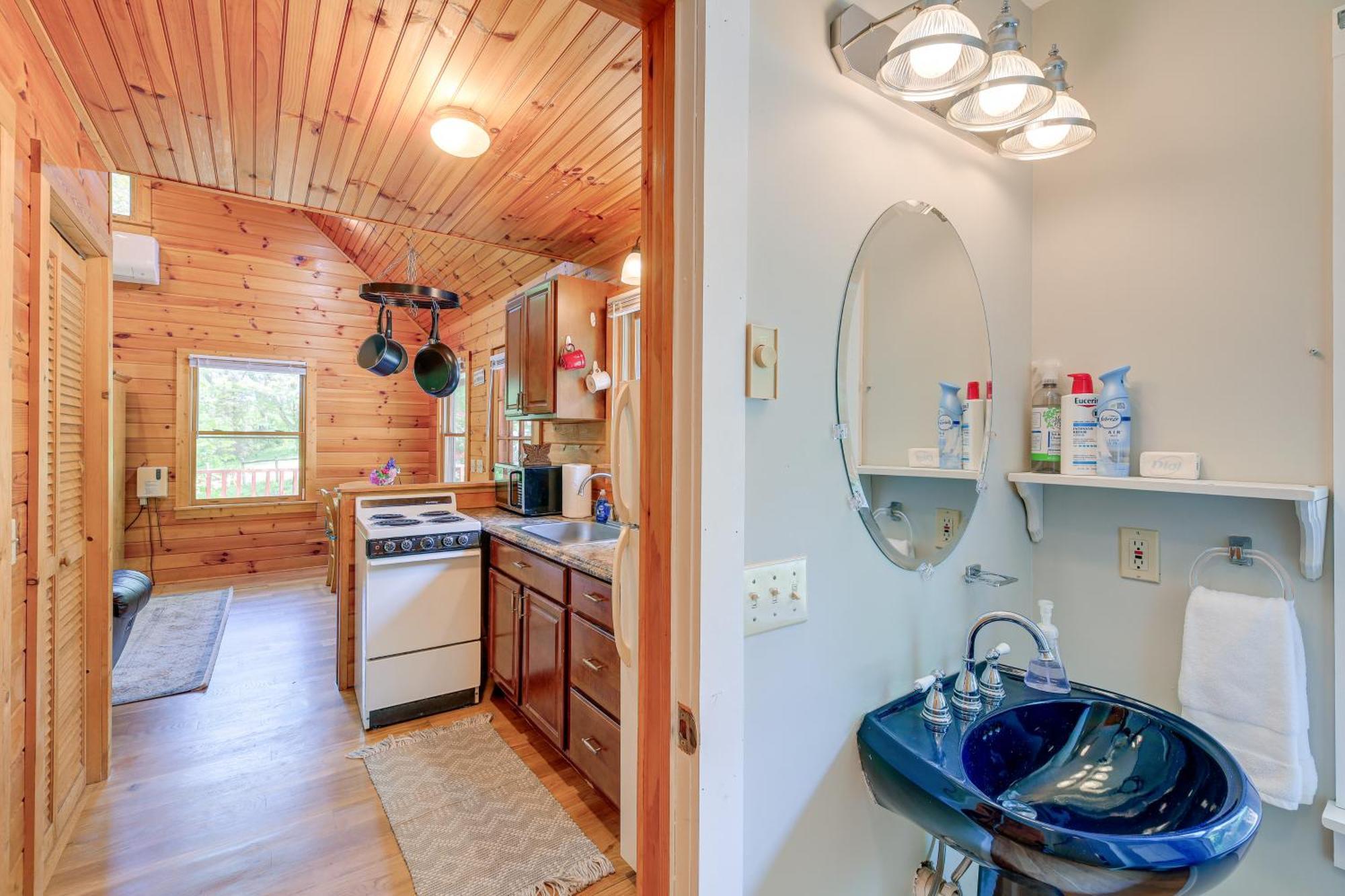 Quaint Blue Ridge Cabin Rental With On-Site Stream! Sparta Экстерьер фото