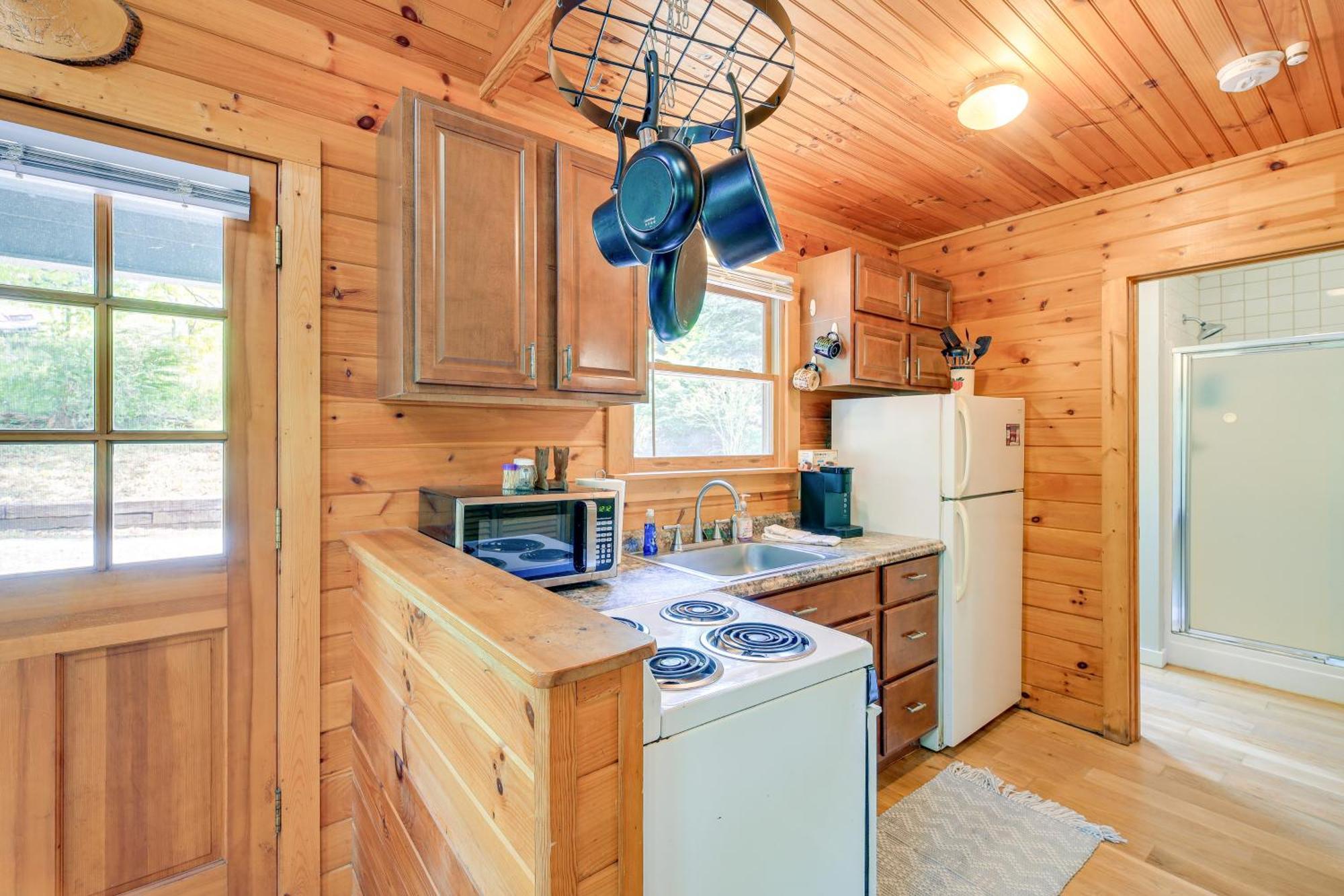 Quaint Blue Ridge Cabin Rental With On-Site Stream! Sparta Экстерьер фото