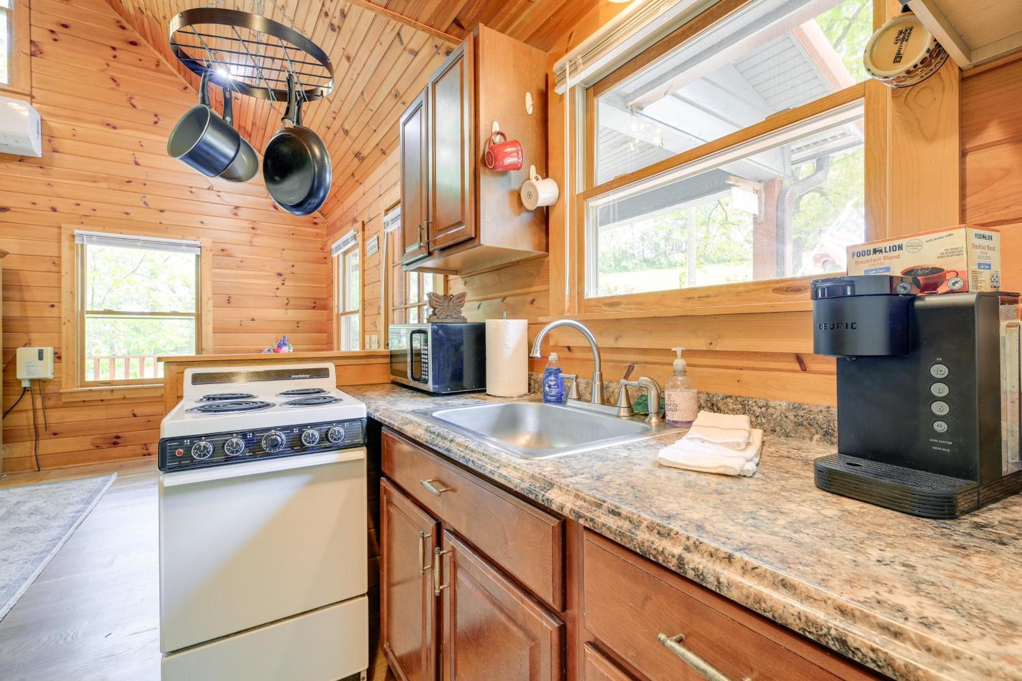 Quaint Blue Ridge Cabin Rental With On-Site Stream! Sparta Экстерьер фото